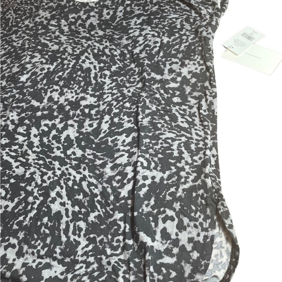 𝅺H HALSTON STUDIO Scoop Neck Patterned High/low T-shirt ABSTRACT ANIMAL - Picture 3 of 14